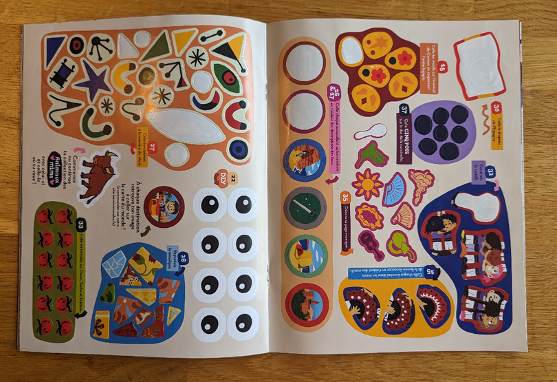 gommettes dans le magazine les Mini Mondes pour les 4-7 ans