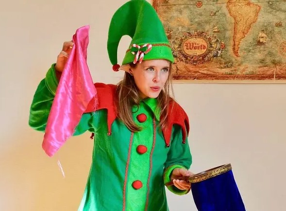 femme faisait un spectacle de magie